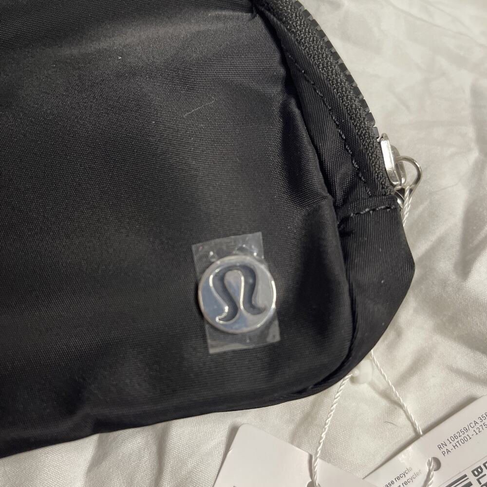 Lululemon Everywhere Unisex Black Belt Bag Crossbody Versatile Travel Fanny Pack - Picture 4 of 10